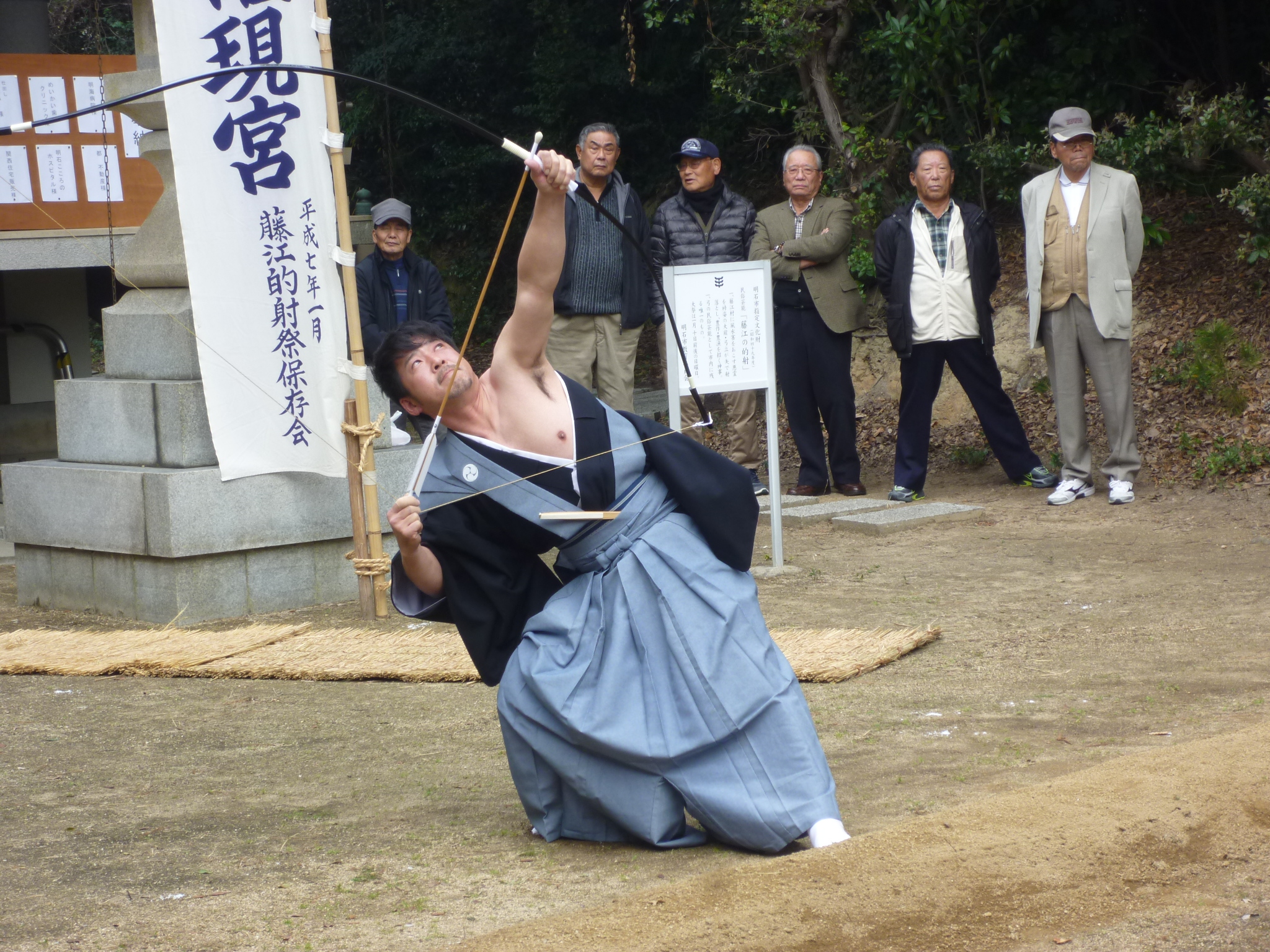 1/12藤江・御崎神社で新春恒例の的射祭が行われました。 – 藤江校区