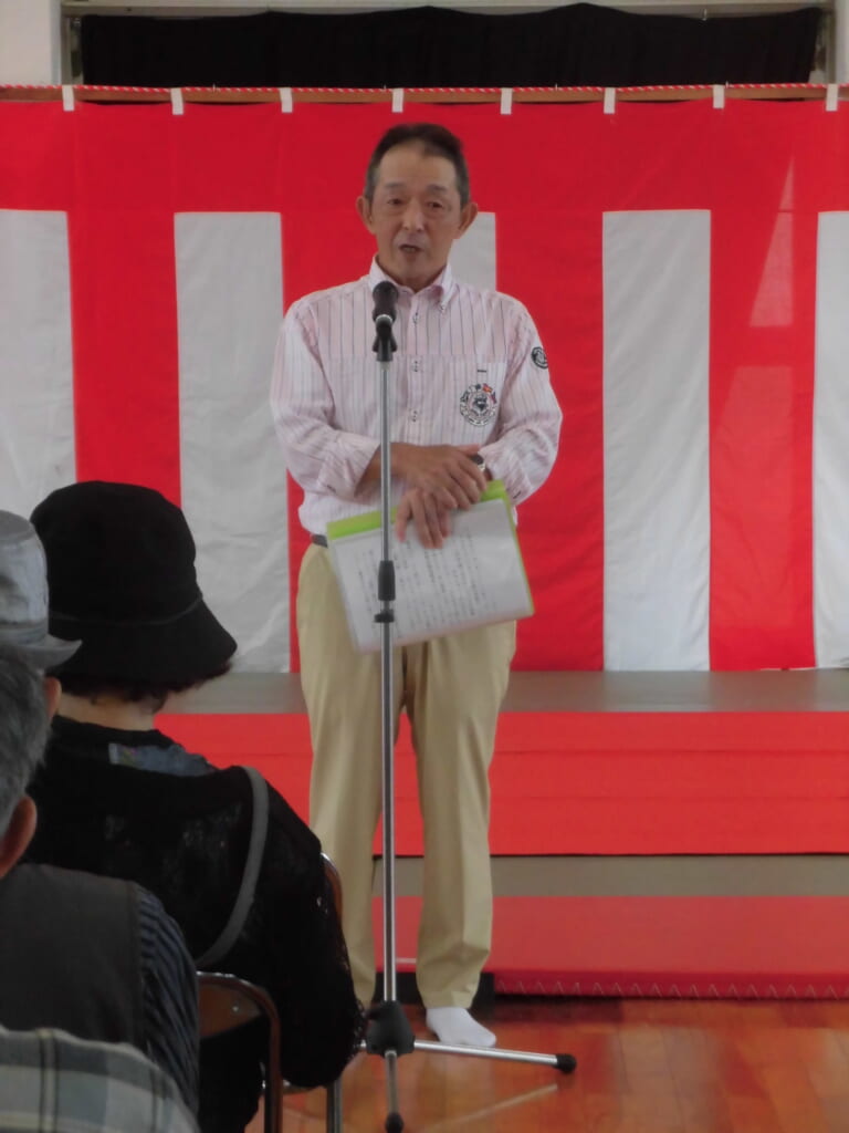 挨拶する宮田会長
